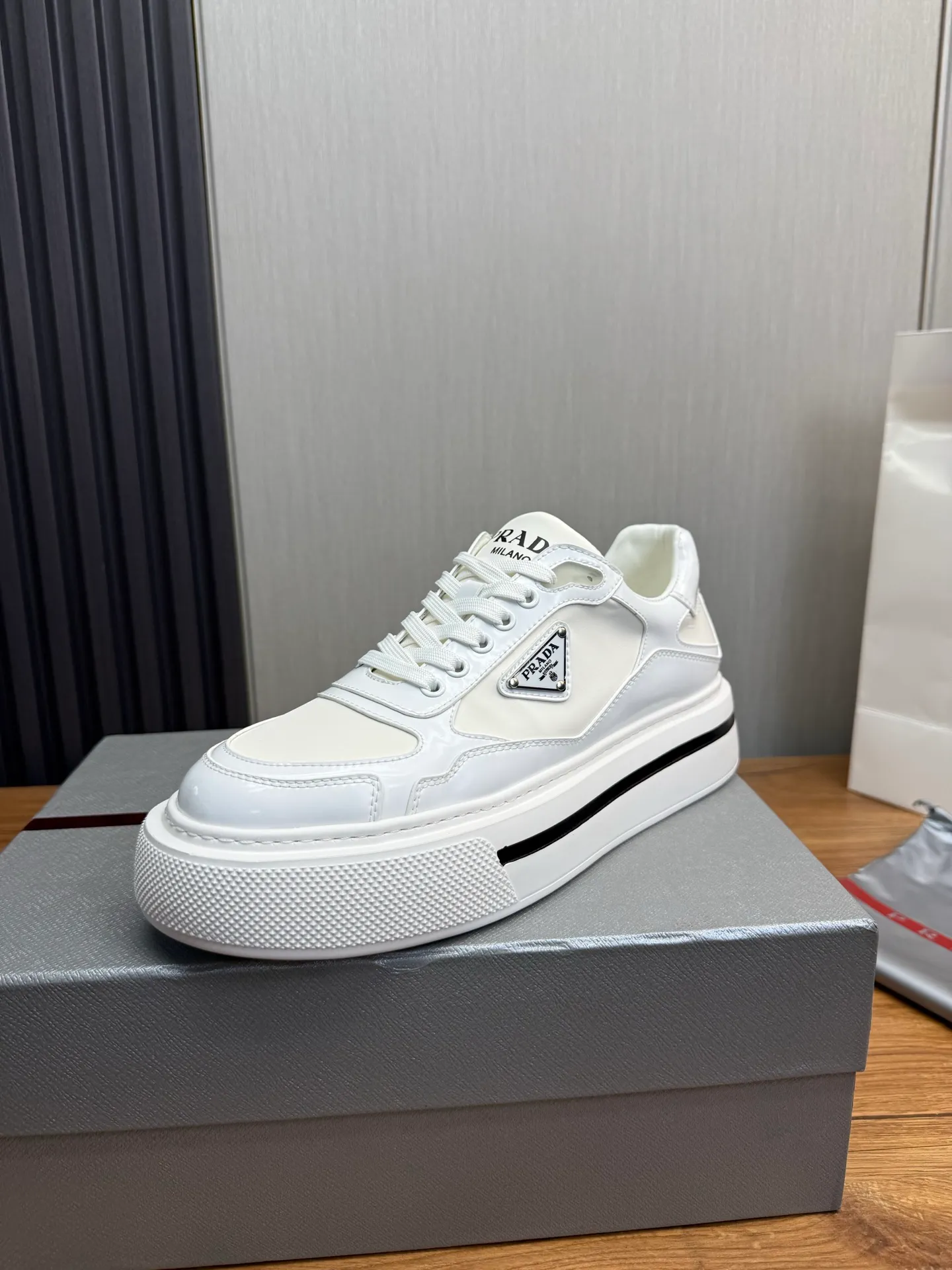 Men's shoes 💰580💰 [PRADA] Hot-selling men's shoes shipped 👏Official website synchronized ⬆️ Original cowhide fabric + cowhide lining, cowhide feet 🐮 1:1 shipment ✔️Original original sole, 38-45 (45. Customized, non-refundable)